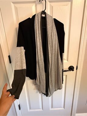 Renee C Open Front Colorblock Cardigan Black Gray Long Sleeve